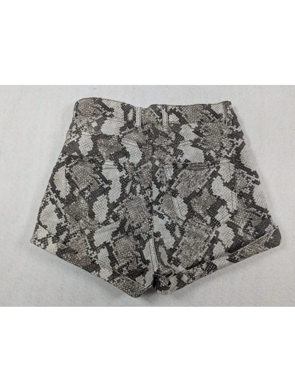 NYL New York Laundry Denim - Juniors Snake Print Shorts - RN#63619 - Size: 5